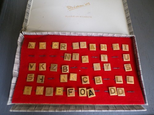Plaqué boite de39 lettres - or,