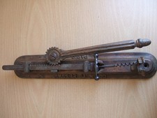 Ancien tire bouchon mural