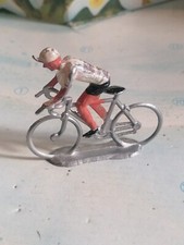 COUREUR CYCLISTE métal DU TOUR DE FRANCE . COUREUR maillot blanc 