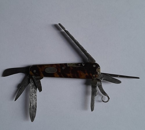 Petit couteau multi - lames,