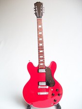   Guitare miniature style