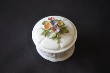 Ancienne petite boîte en