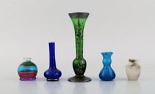 Cinq vases miniatures en verre