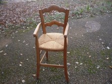 Chaise haute paillée pour enfant