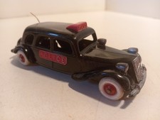 Norev F Citroen Traction 15CV 6 Cylindres Familiale Police plastique dessous tol