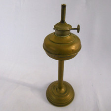 ancienne lampe a huile sur