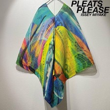 PLEATS PLEASE ISSEY MIYAKE