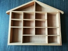 présentoir mural en bois ( hauteur 27 cm  largeur 29 cm  profondeur 3 cm )