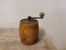 Joli petit moulin à poivre Marlux ancien en forme de tonneau en bois (1)