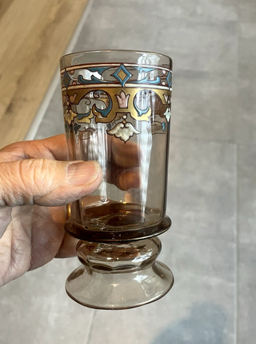 Verre émaillé dans - le, style