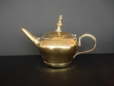 Théière ancienne en laiton