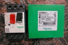 DISJONCTEUR MOTEUR TRIPHASE MONO. 17 à 23A RELAIS THERMIQUE MERLIN GERIN GV2ME21