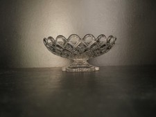 Coupe , plat , coupelle, compotier Cristal moulé Baccarat Diamant carré