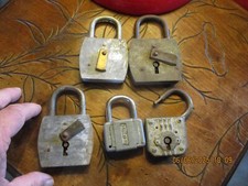 5) Ancien Cadenas  3 SNCF , Vachette, et Sécurite N°140 , Lot de 5 sans leur clé
