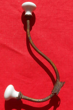 Une Patère en Porcelaine et Laiton   !