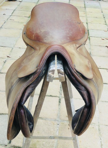 Selle cavalerie ancienne - selle,