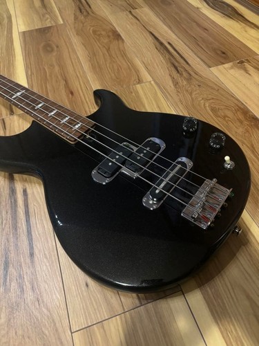 Guitare basse électrique
