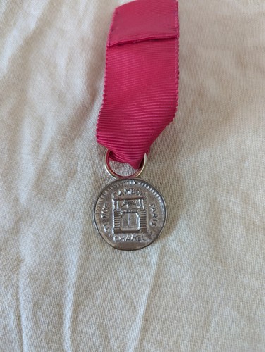 Médaille chanel laiton or - chanel,