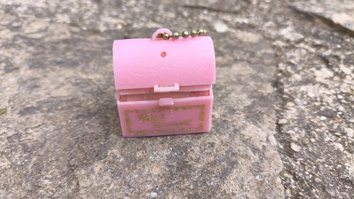 Plastic keychain hong - plastic,
