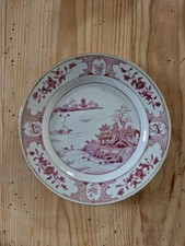 assiettes chinoise a liseré dorée et de couleur rose decor de paysage 