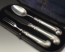 MAPPIN & WEBB COFFRET COUVERTS DE CADET 3 PIECES EN METAL ARGENTE VERS 1950