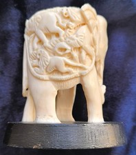 Éléphant en os sculpté