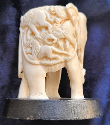éléphant sculpté - os,