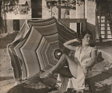 TIRAGE PHOTO	argentique 1960' FEMME PINUP ACTRICE ET 22X26cm NOIR ET BLANC