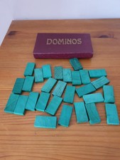 Ancienne boite de dominos en bois vert et or complète 2x9x15 cm