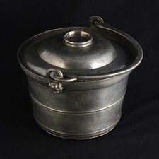 Porte diner avec anse en étain XIXe - XXe chérubins Plat à Bouillon