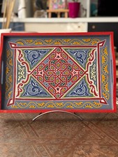 Plateau "zwak" boho en bois peint à la main à Marrakech, taille 30x43 cm (N5)