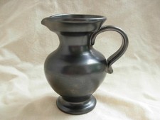 JEAN MARAIS,PICHET EN CERAMIQUE NOIRE,SIGNE,EPOQUE XXème.