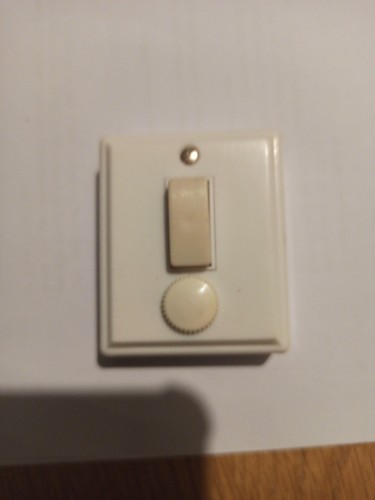 Bouton poussoir avec fusible - bouton,