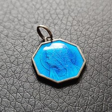 Médaille a pans emaillée hexagonale vierge Marie religion qualité vintage