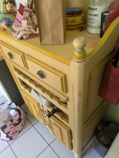 Meuble bois cuisine type provençal.