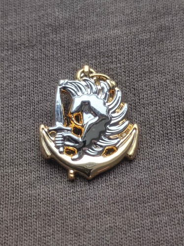 Pin reduction insigne - pin's,