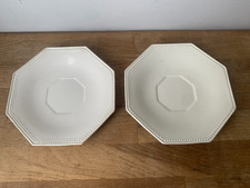 2 anciennes soucoupes en