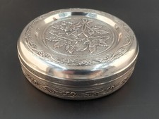 Belle boite plexiglass & feuilles argent Décor floral au repoussé Vintage