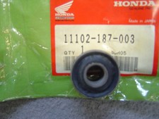 Silentbloc carter moteur de PK50 90/91 SH50 FES125 03/10 NES125 00/04 ....