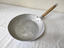 Ancienne Poêle en Aluminium 26cm de diamètre avec manche en bois