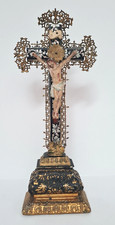 Crucifix en plâtre et bois 