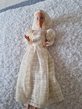 Barbie en robe de mariée