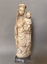 Vierge à l’Enfant debout.