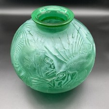 un vase poisson en verre vert de R.Lalique