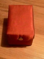 Ecrin satin L'artisan Parfumeur couleur brique 8 cm