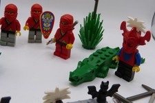 4 PERSONNAGES "LEGO"  LA