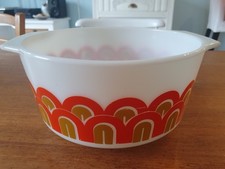 Plat Pyrex Vintage Red and