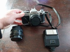 CANON AE 1 AVEC 2 OBJECTIFS & FLASH QUASI NEUF 50mm & 28mm PLUS CACHES PARF ETAT