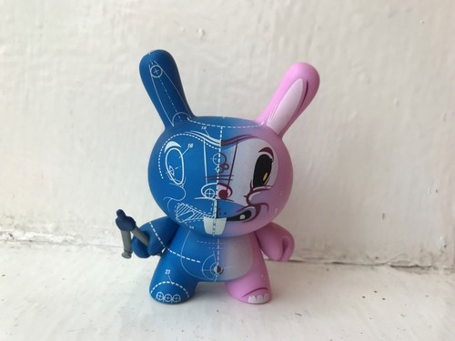 Petite figurine kidrobot - petite,