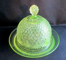 Plateau et sa cloche à fromage, verre jaune ouraline à pointes de diamant